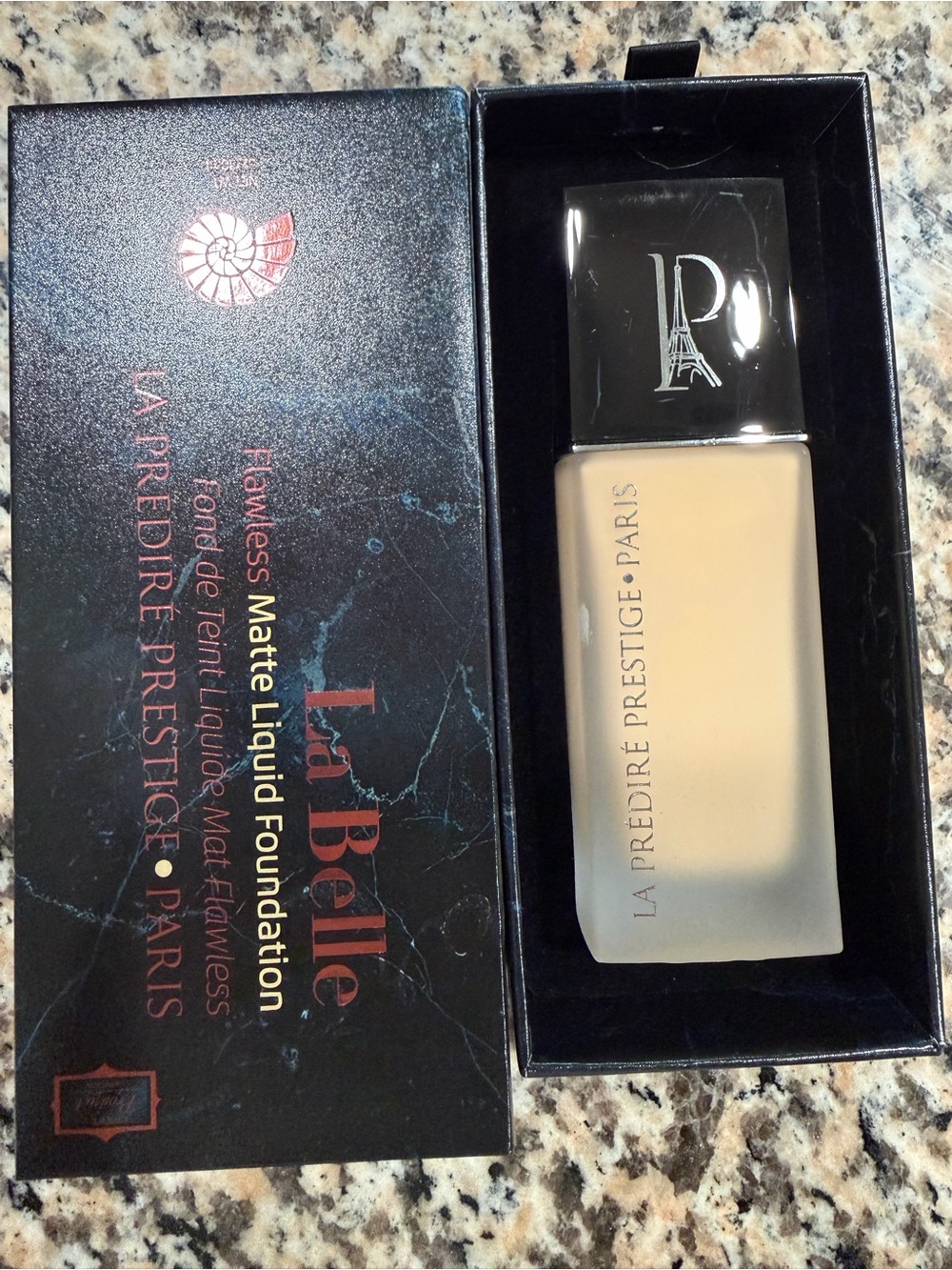 La Belle Flawless Matte Liquid Foundation - (Beige)